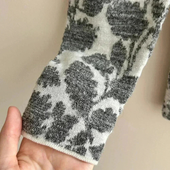 LOFT Floral Sweater Thermal, Grey and White, Size Medium - Picture 4 of 16